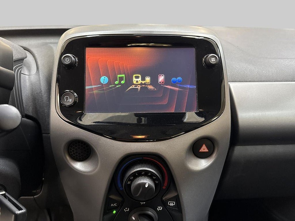 Vehicle Image 16