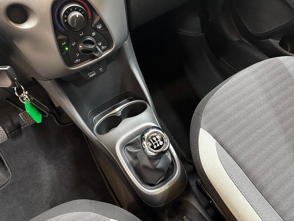 Vehicle Image 18