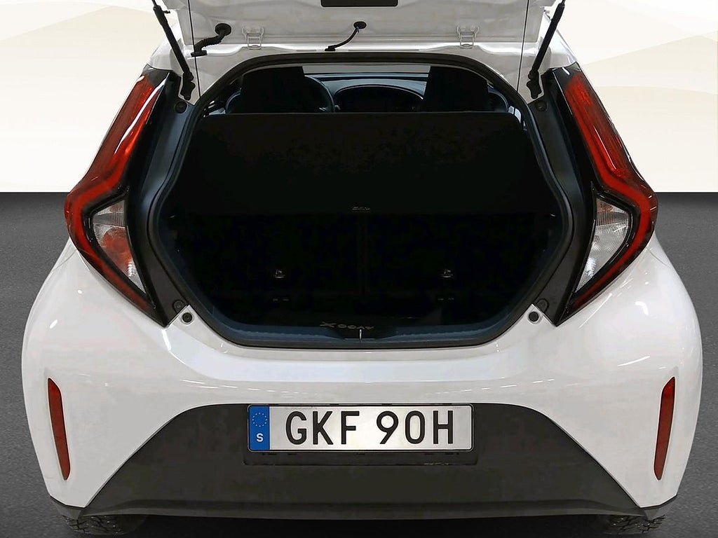 Vehicle Image 25
