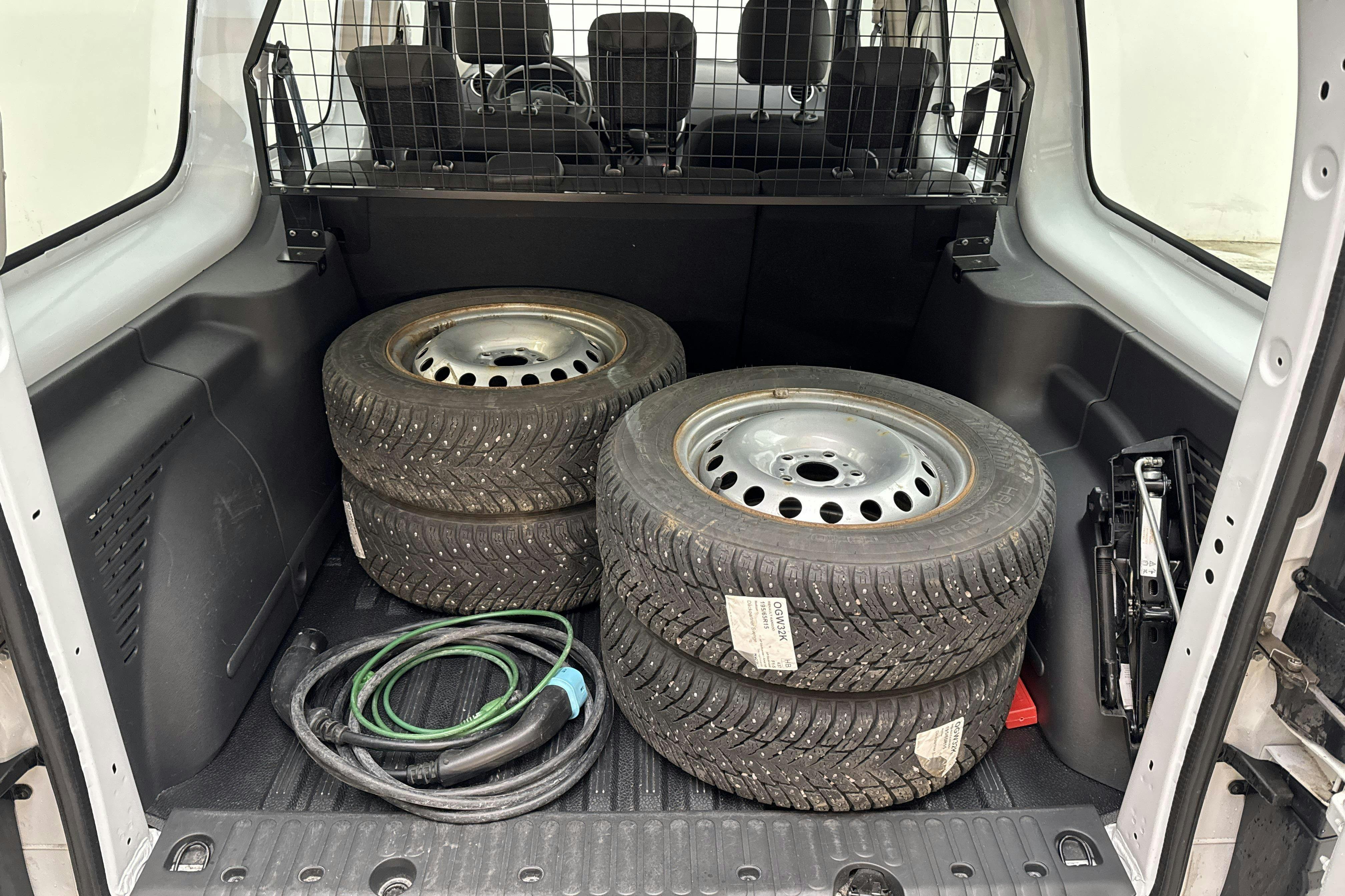 Vehicle Image 9