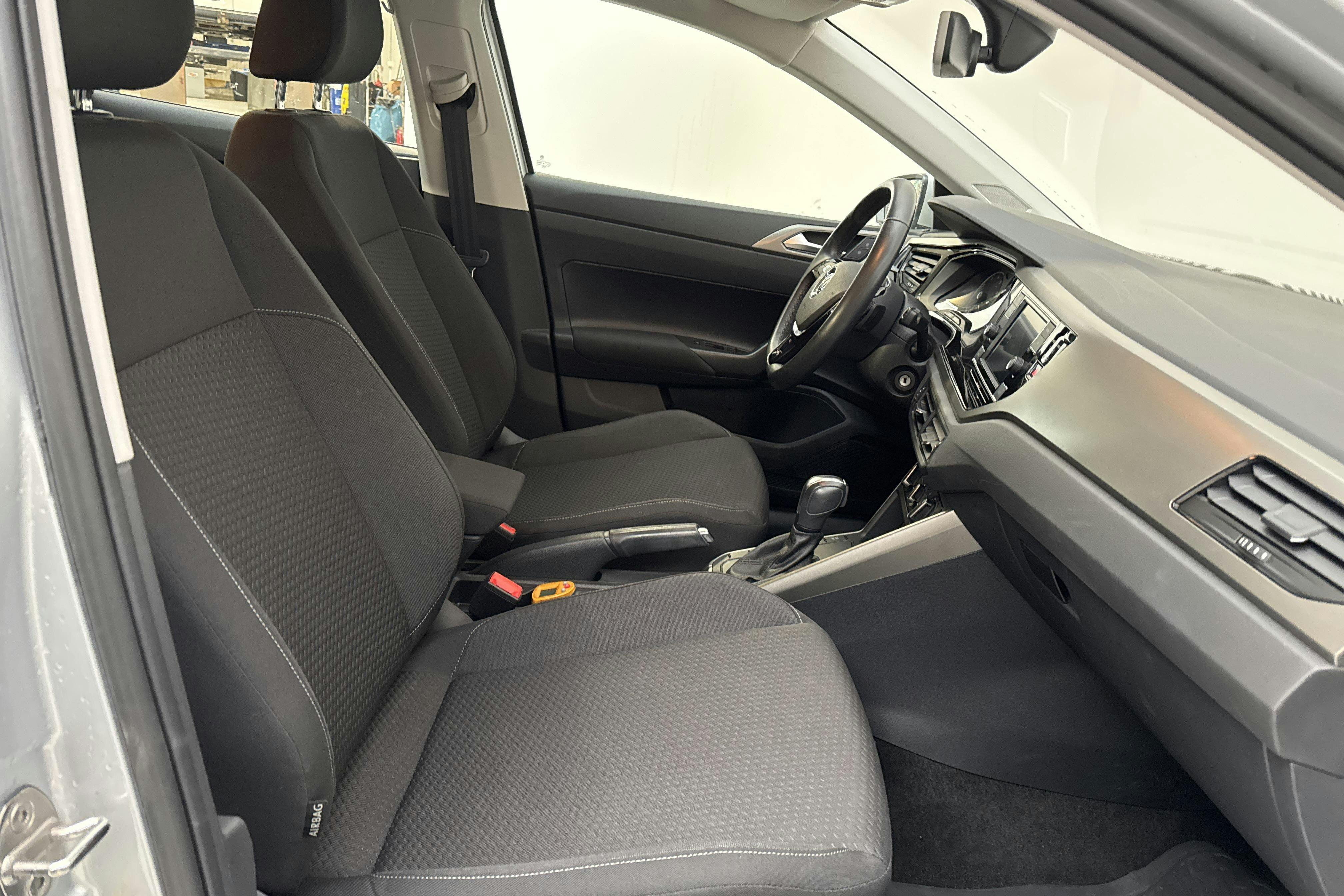 Vehicle Image 9
