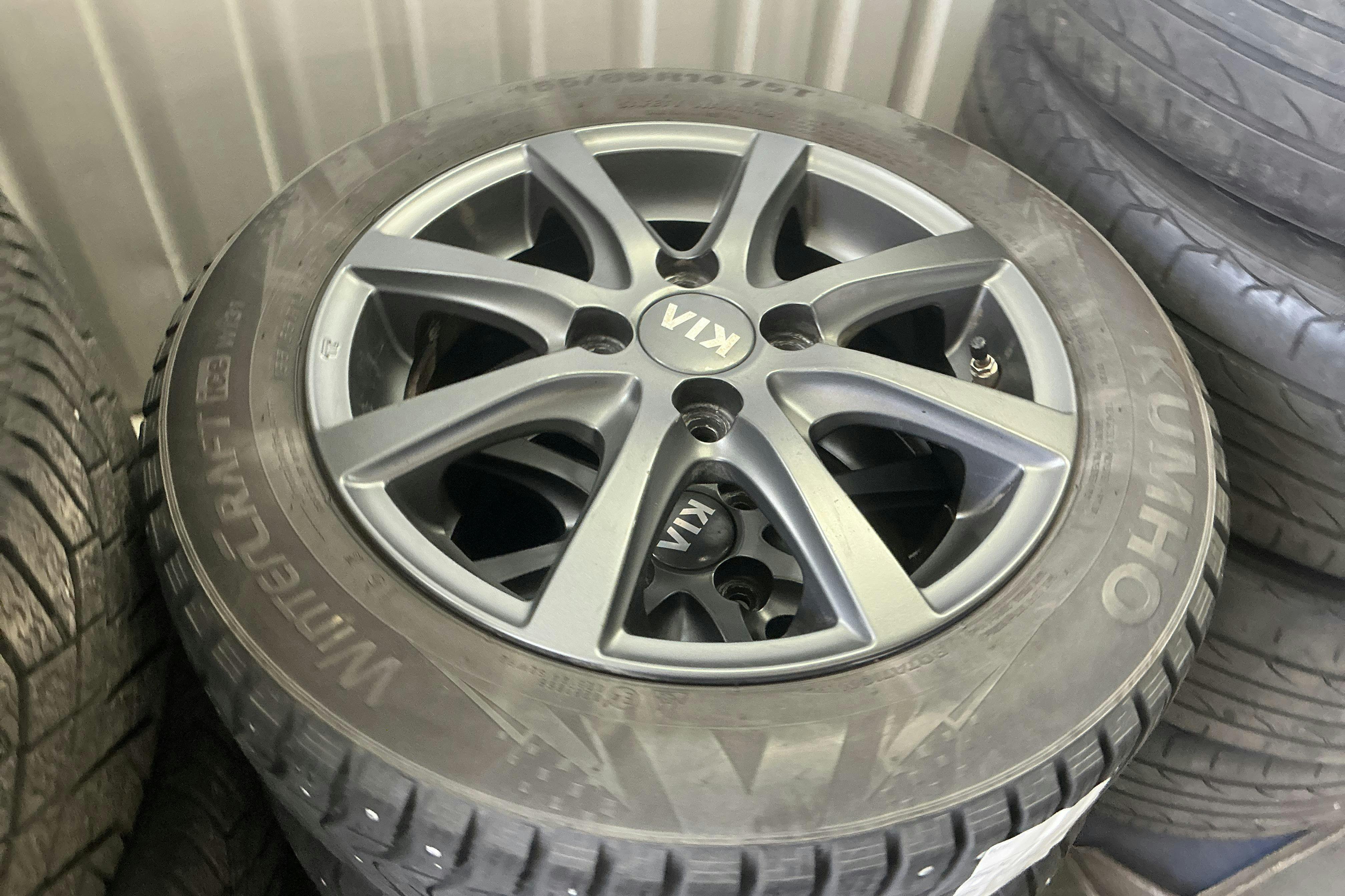 Vehicle Image 12