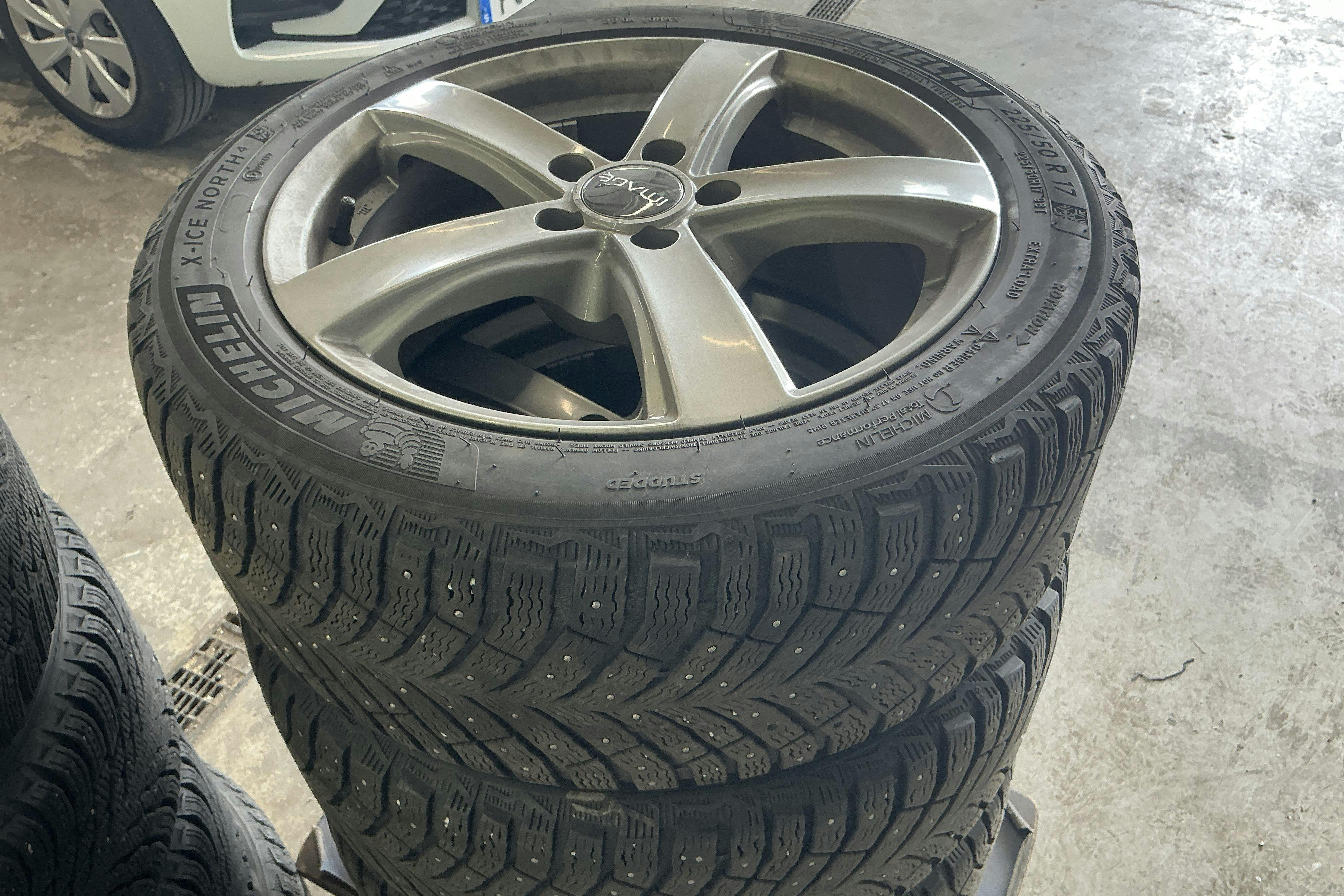 Vehicle Image 12