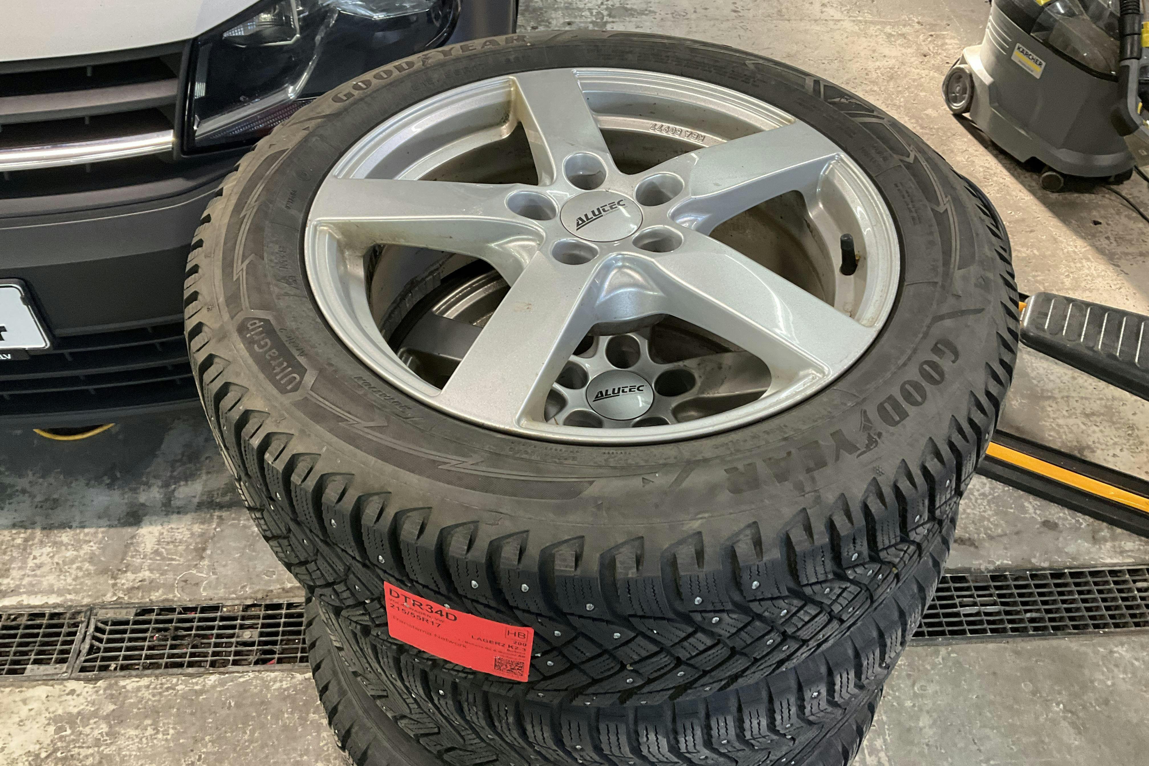 Vehicle Image 16
