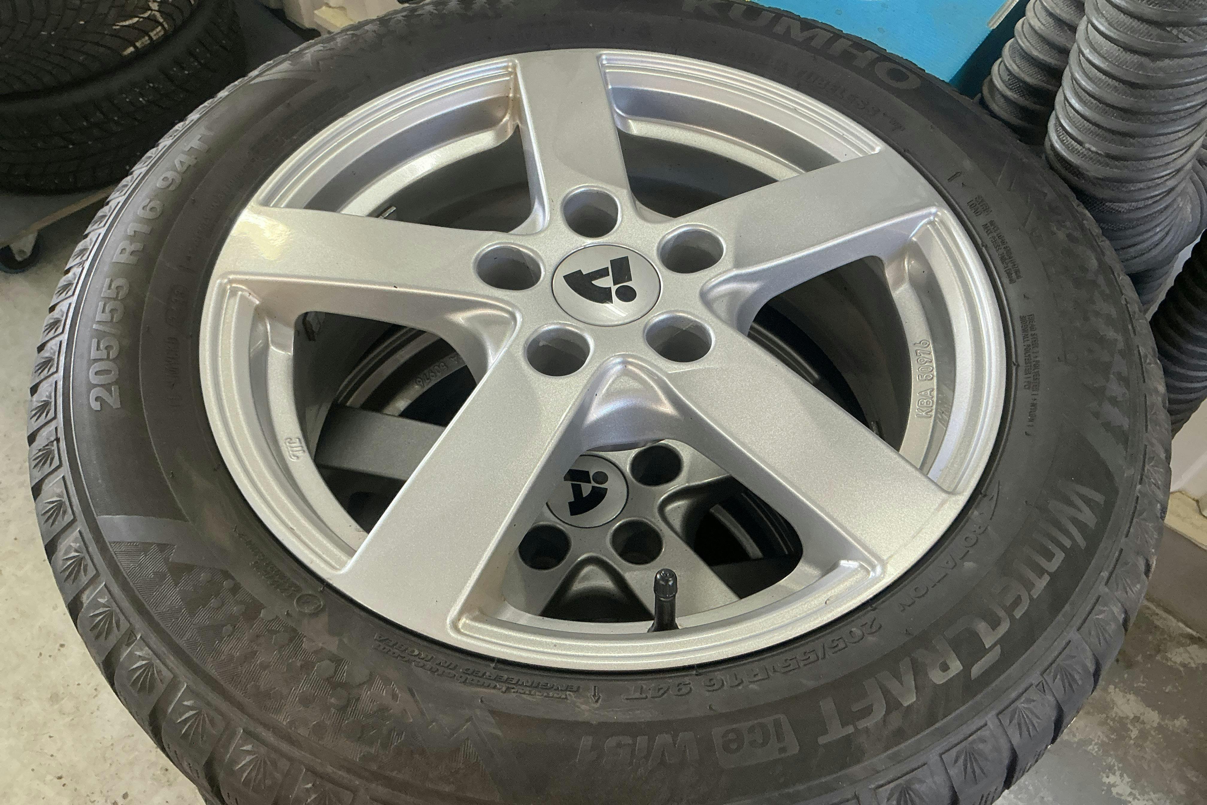 Vehicle Image 13