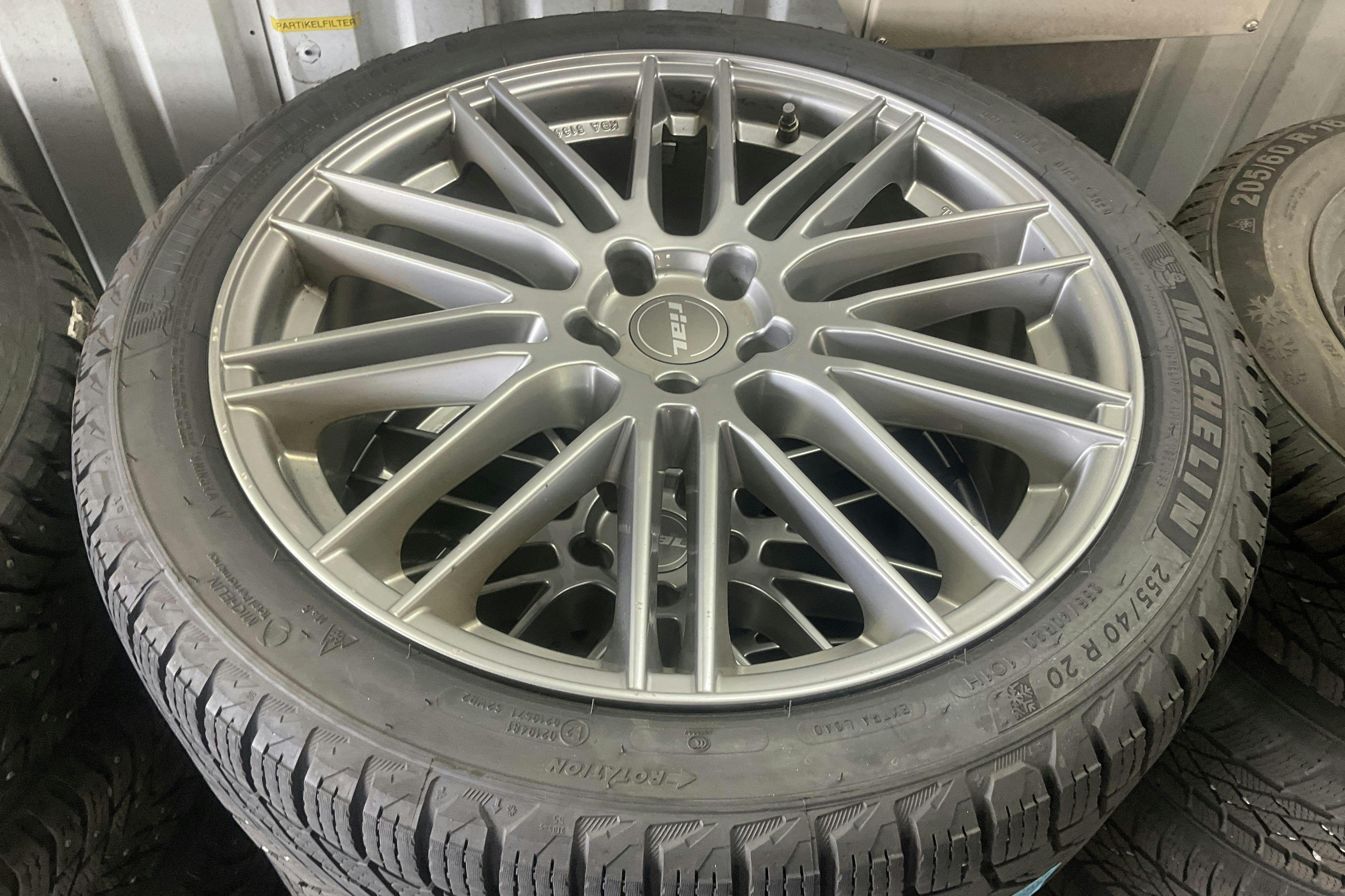 Vehicle Image 19