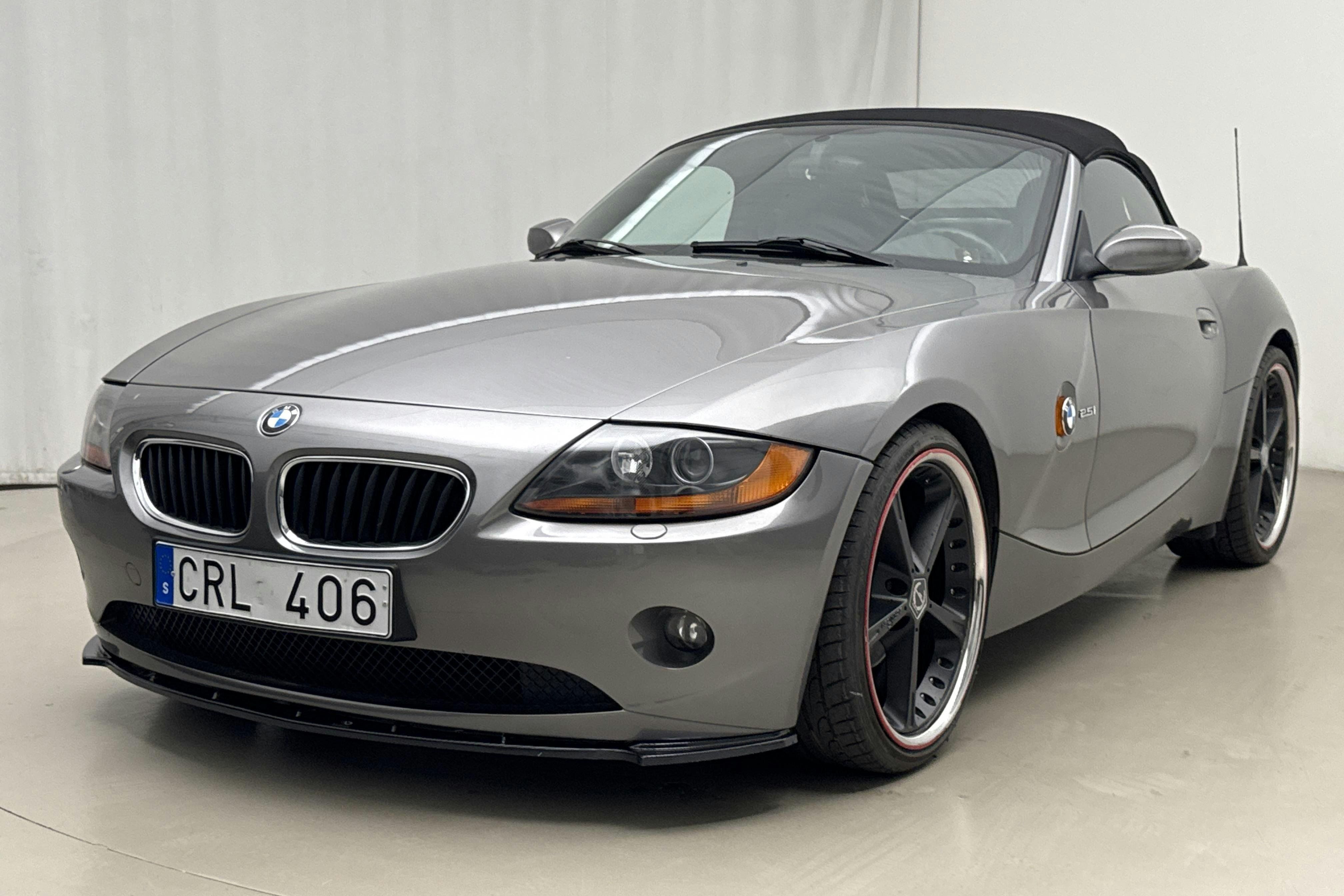 Vehicle Image 6
