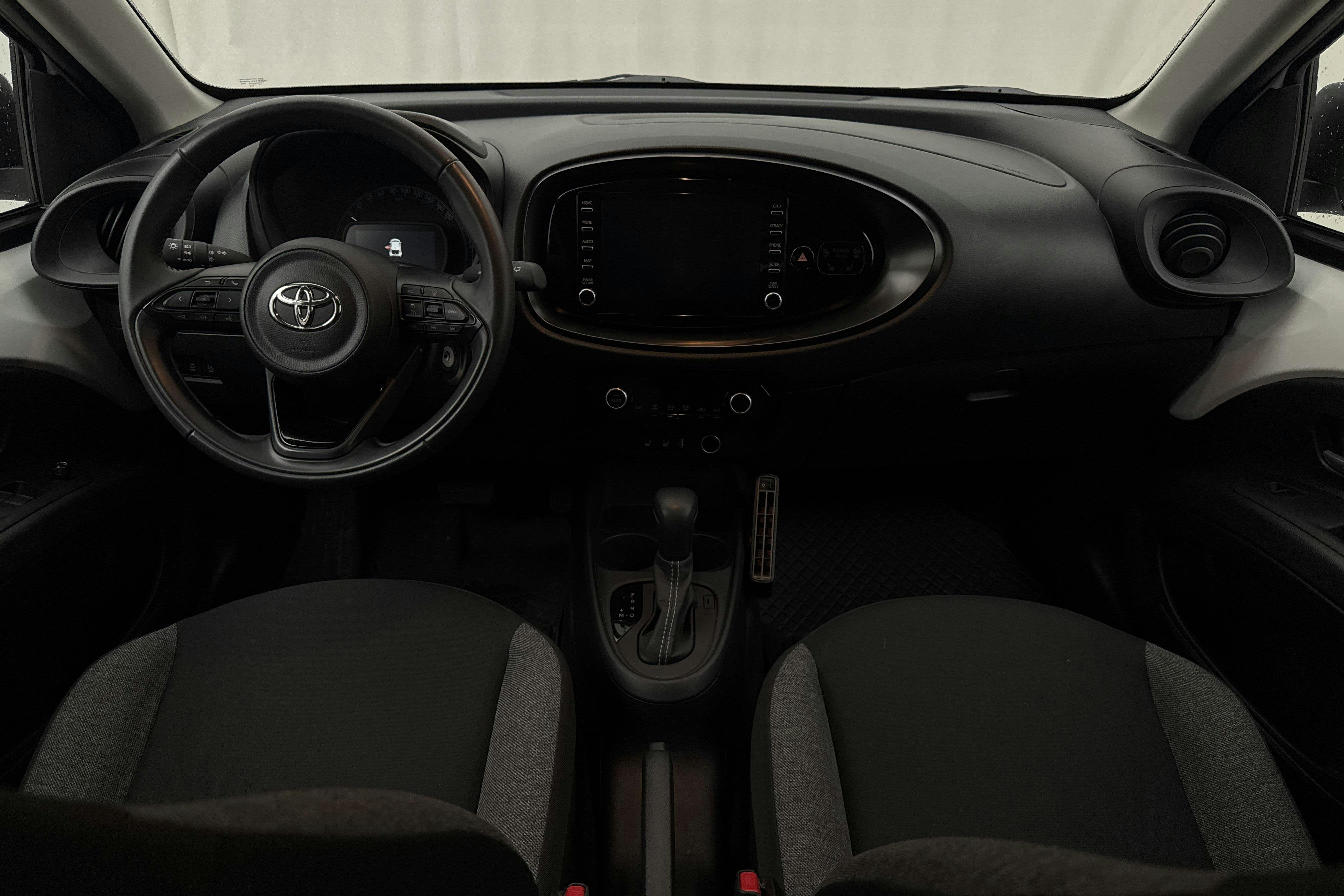 Vehicle Image 6