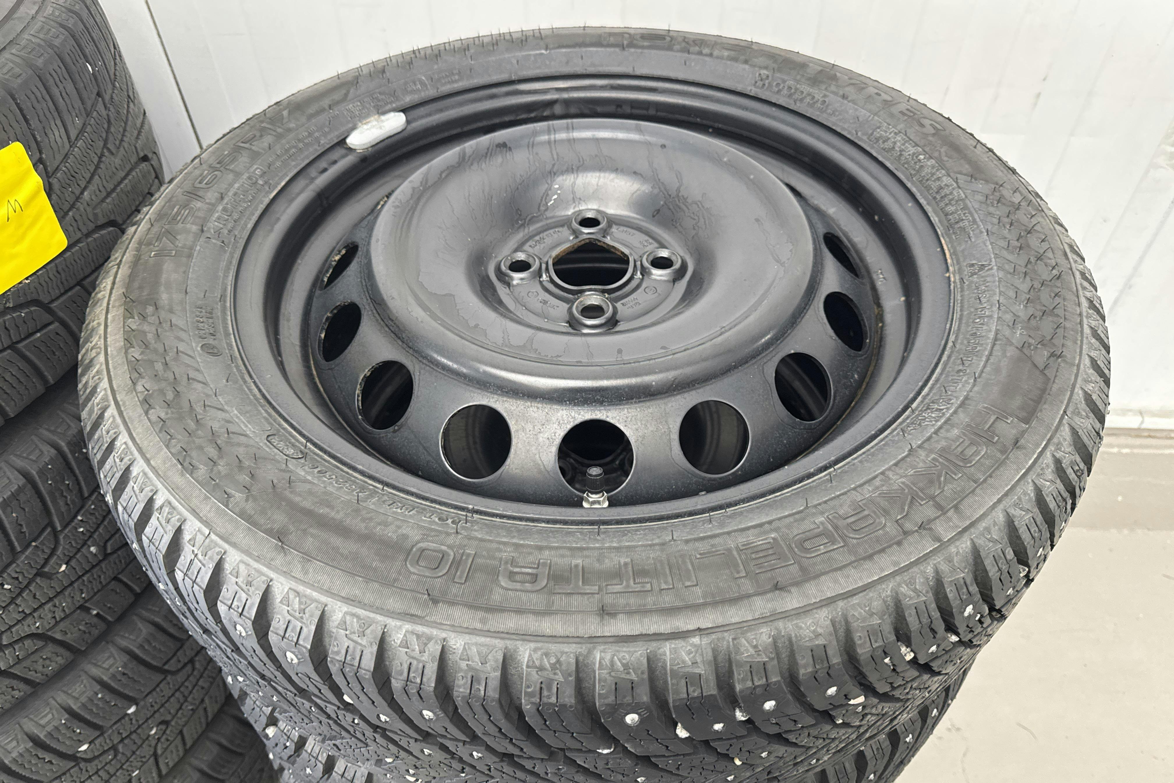 Vehicle Image 11