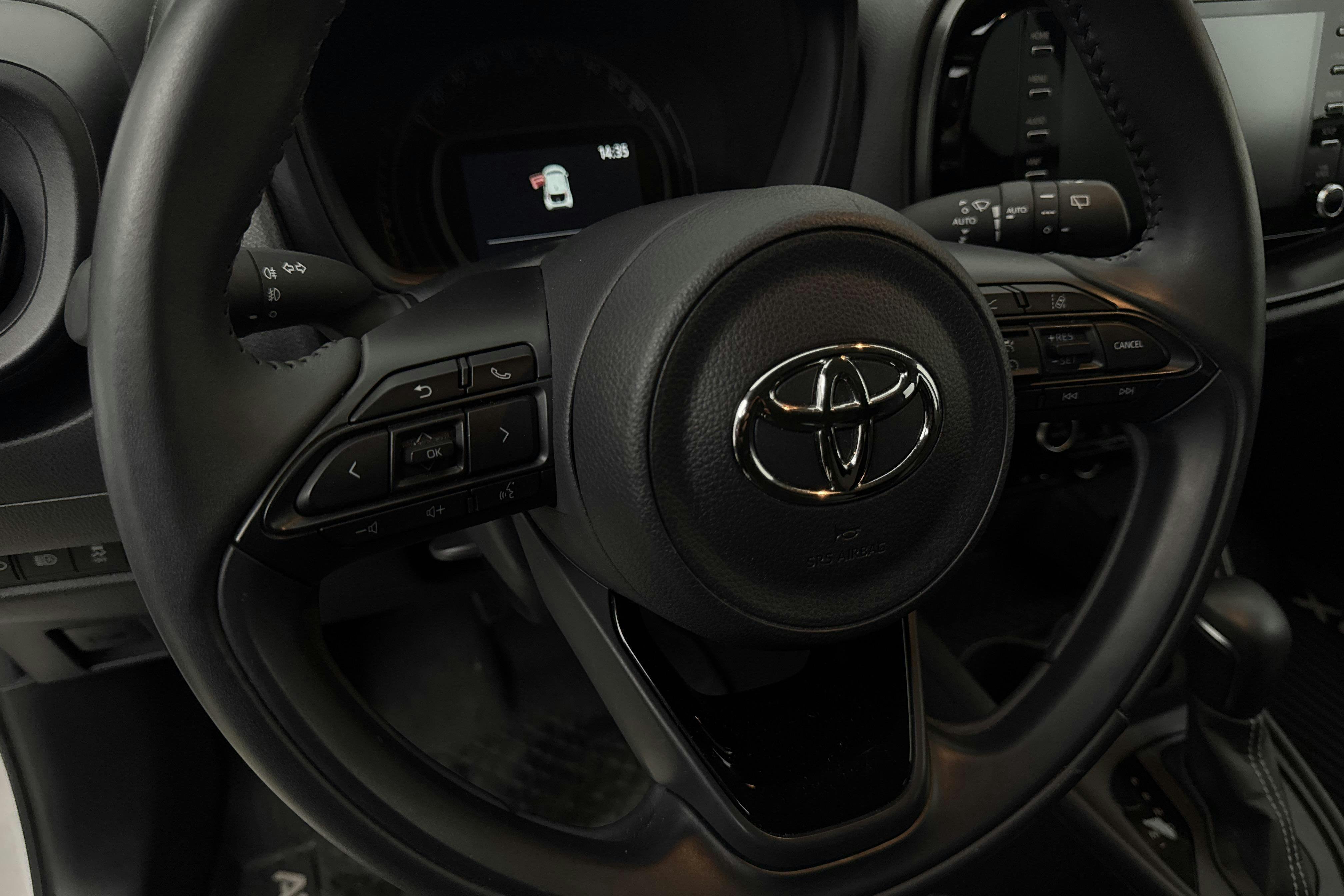 Vehicle Image 15