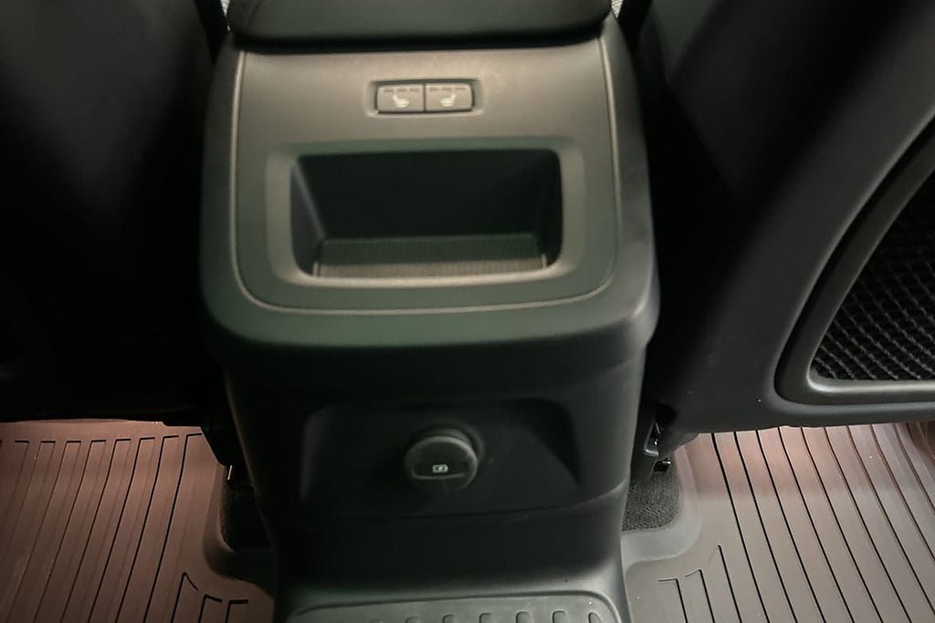 Vehicle Image 32