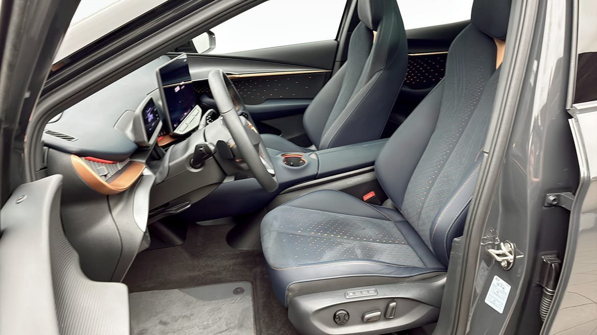 Vehicle Image 8