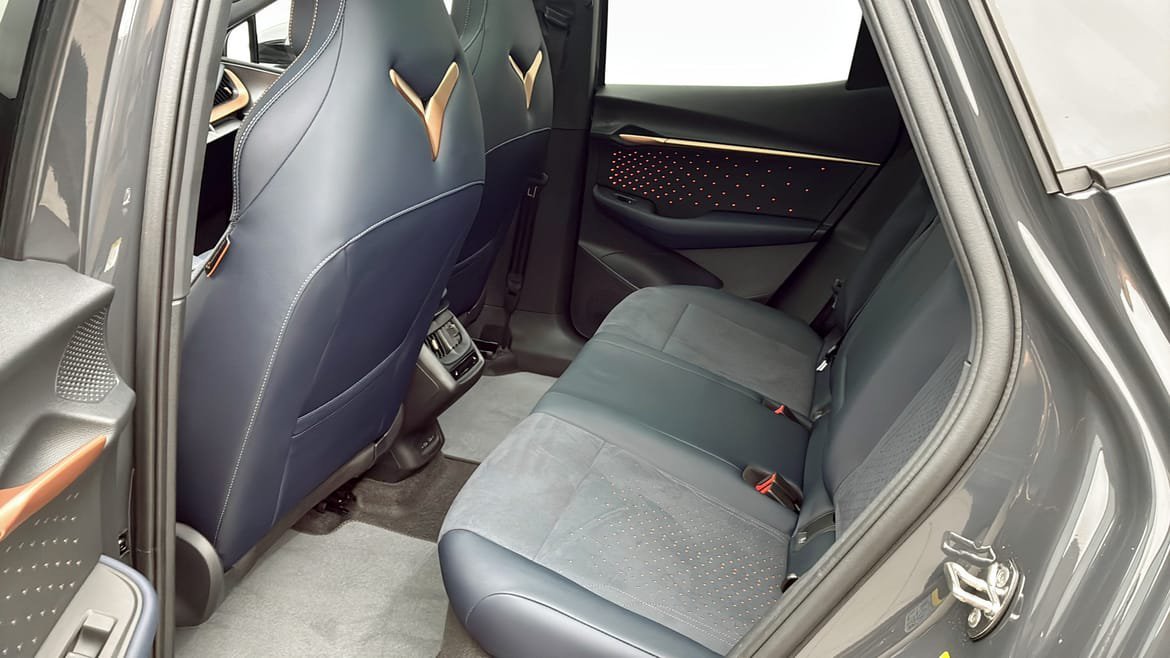 Vehicle Image 11