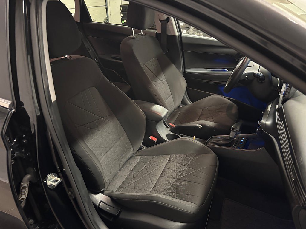 Vehicle Image 16