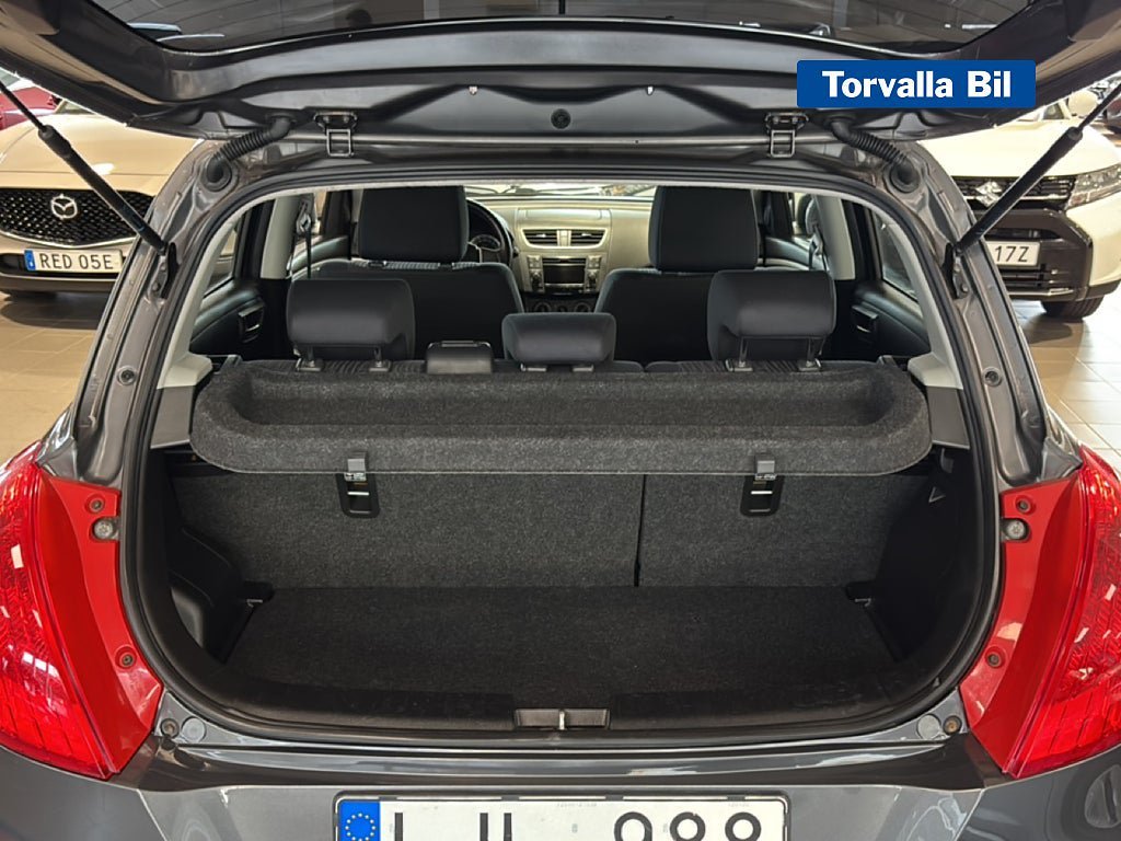 Vehicle Image 9