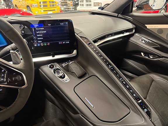 Vehicle Image 25