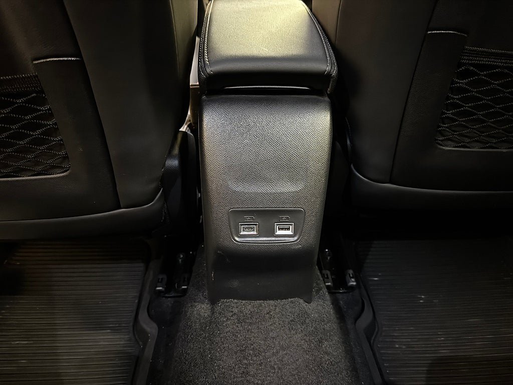 Vehicle Image 25