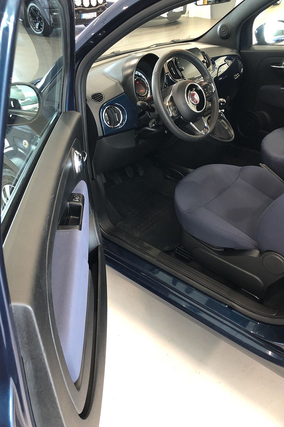 Vehicle Image 8
