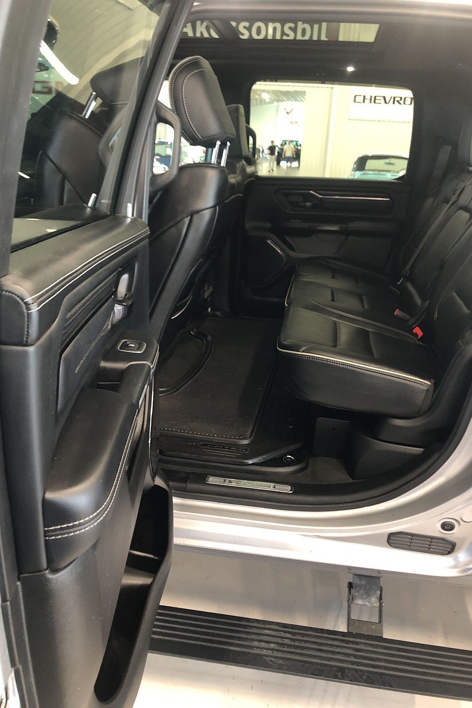 Vehicle Image 8