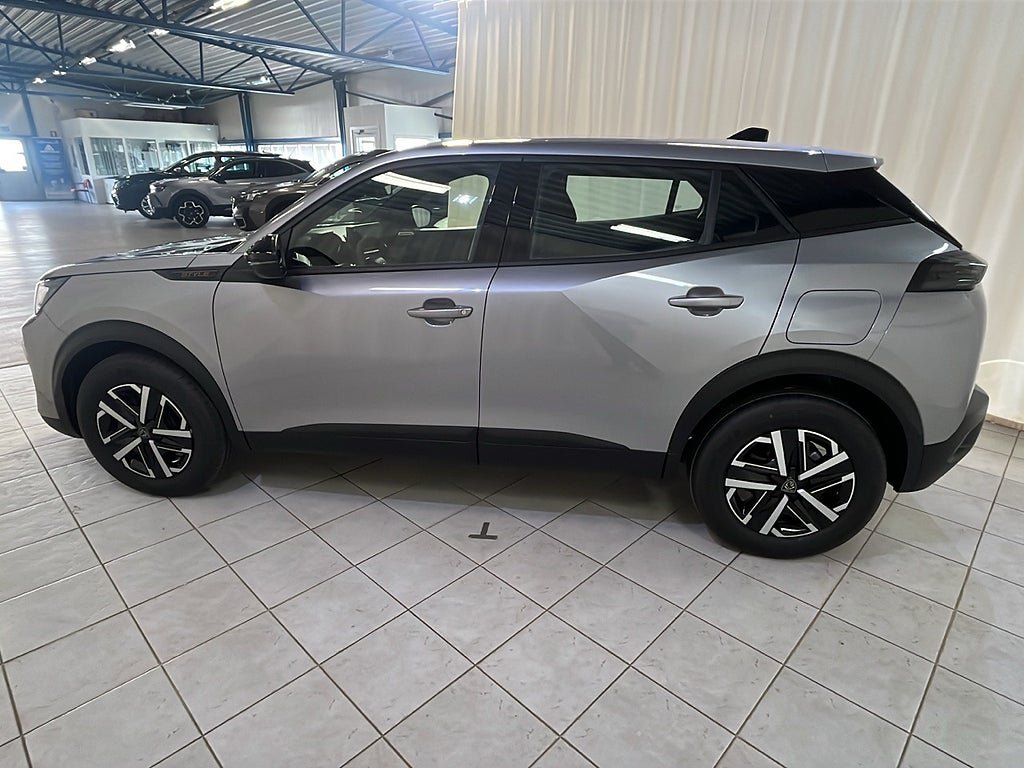 Vehicle Image 8