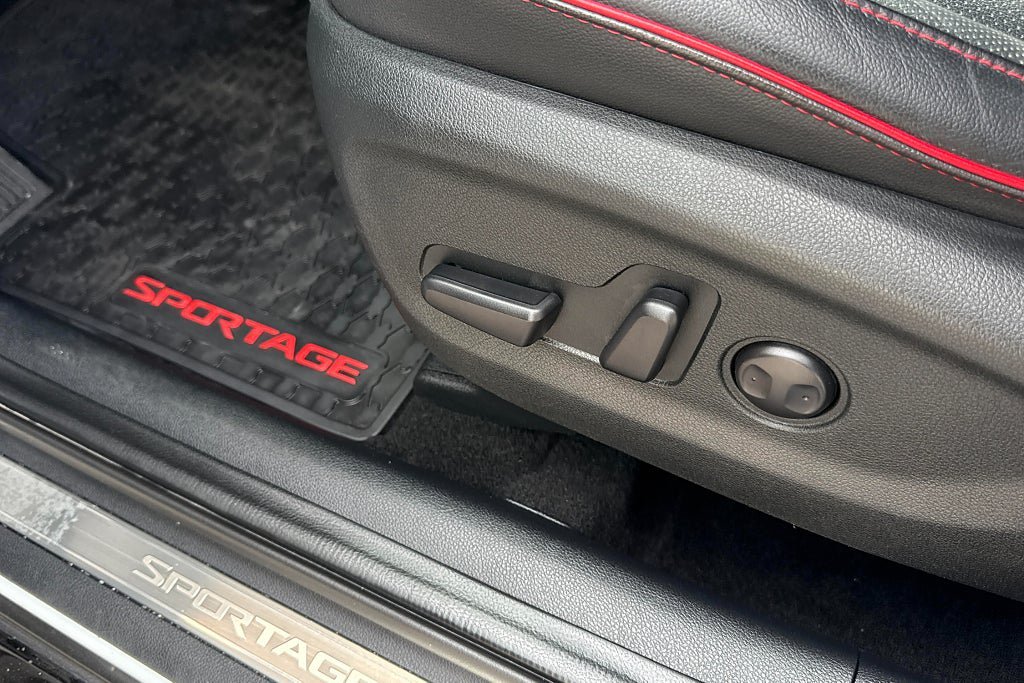Vehicle Image 25