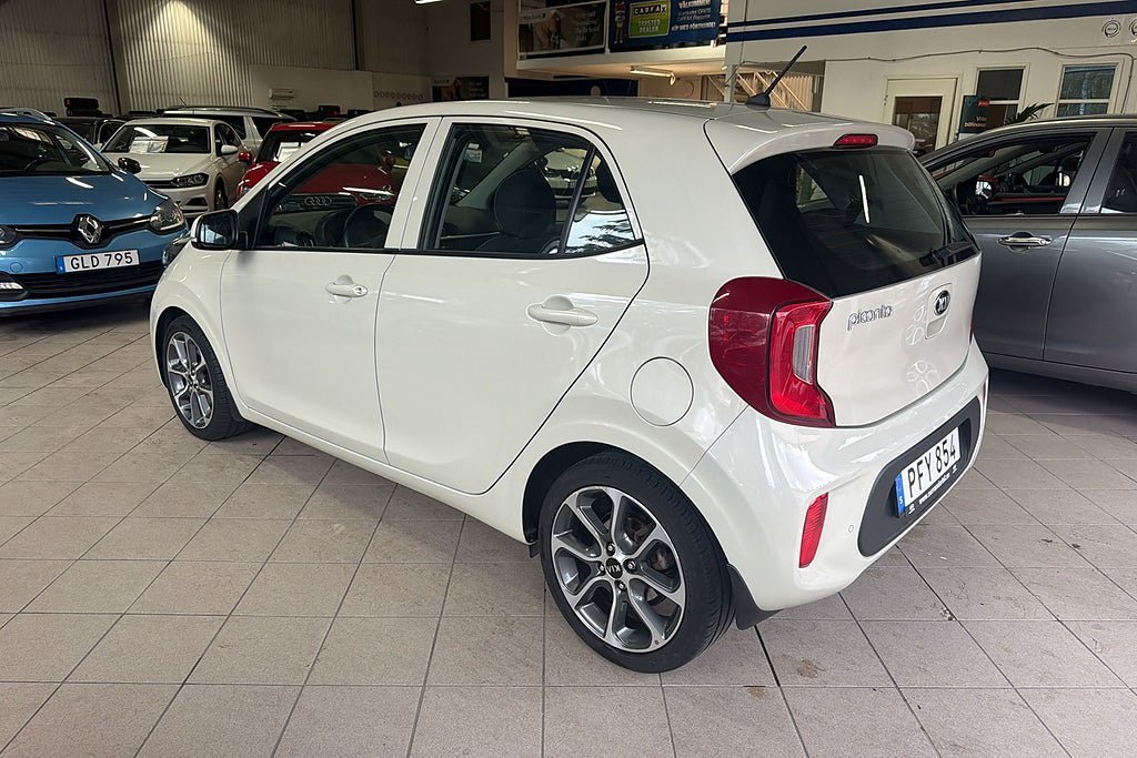 Vehicle Image 8