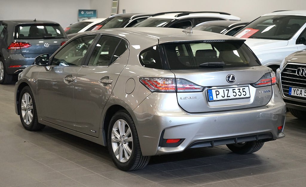 Vehicle Image 4