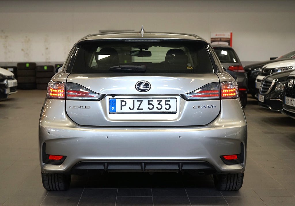 Vehicle Image 8