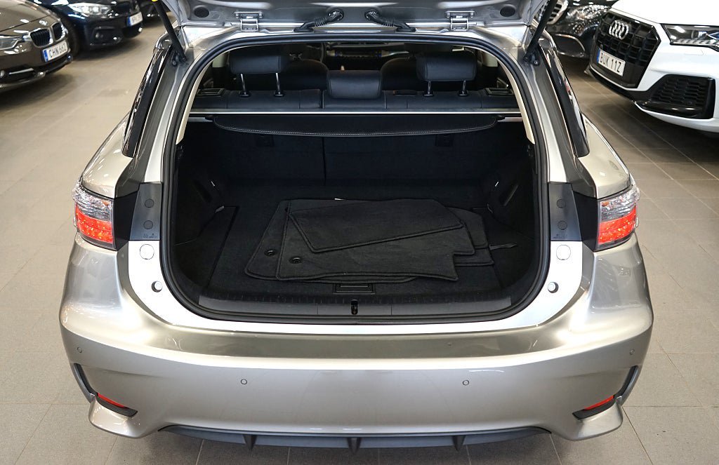 Vehicle Image 9