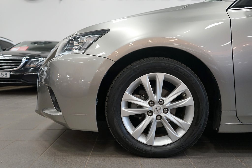 Vehicle Image 10