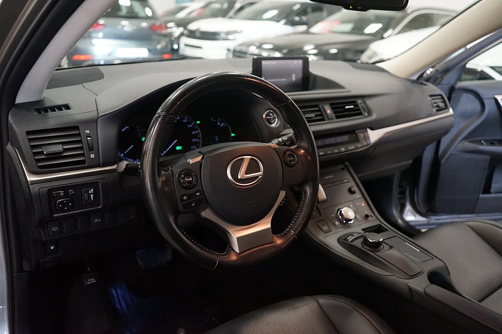 Vehicle Image 11