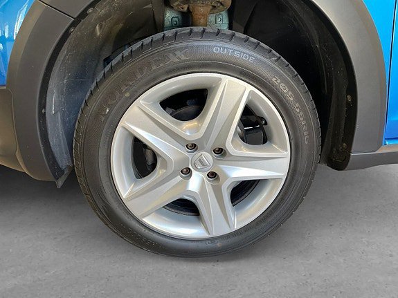 Vehicle Image 8