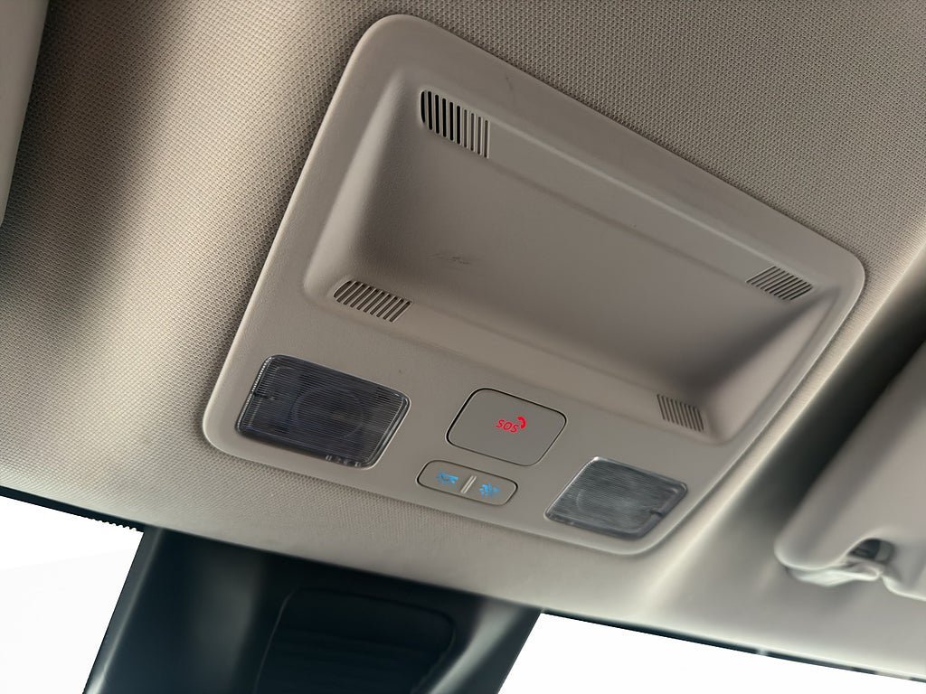 Vehicle Image 25