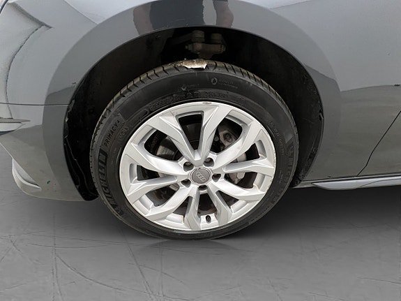 Vehicle Image 32
