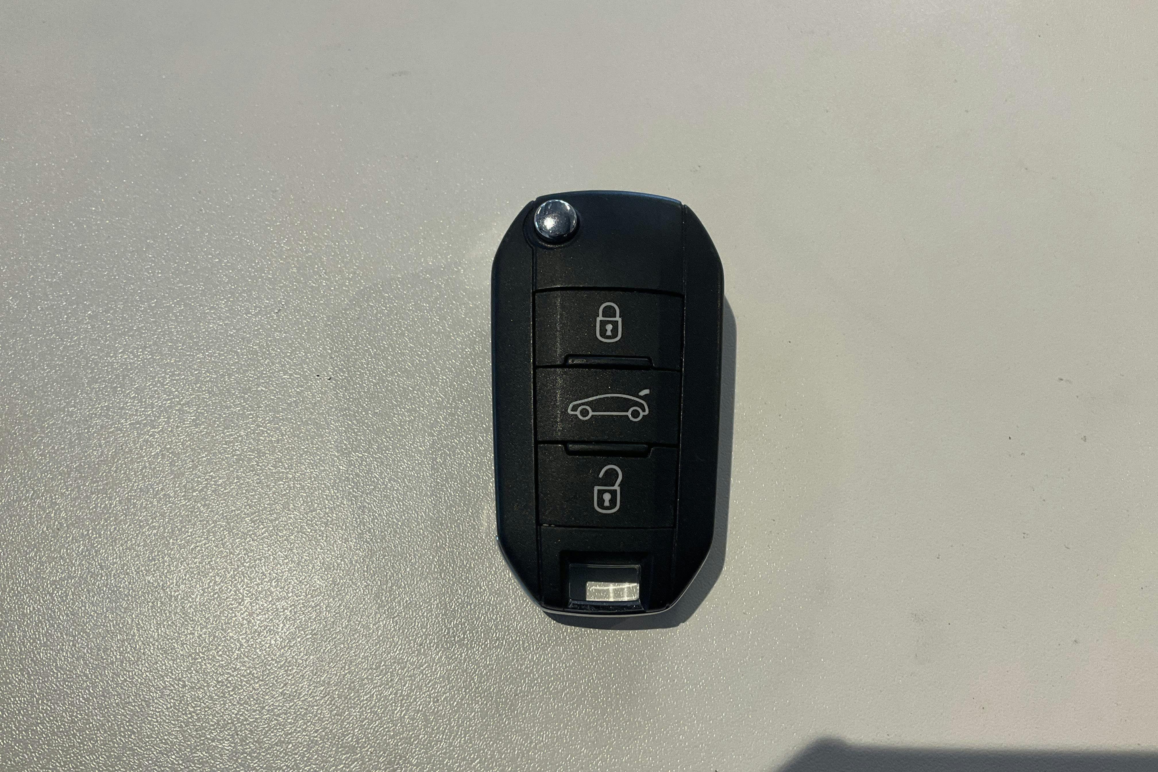 Vehicle Image 15