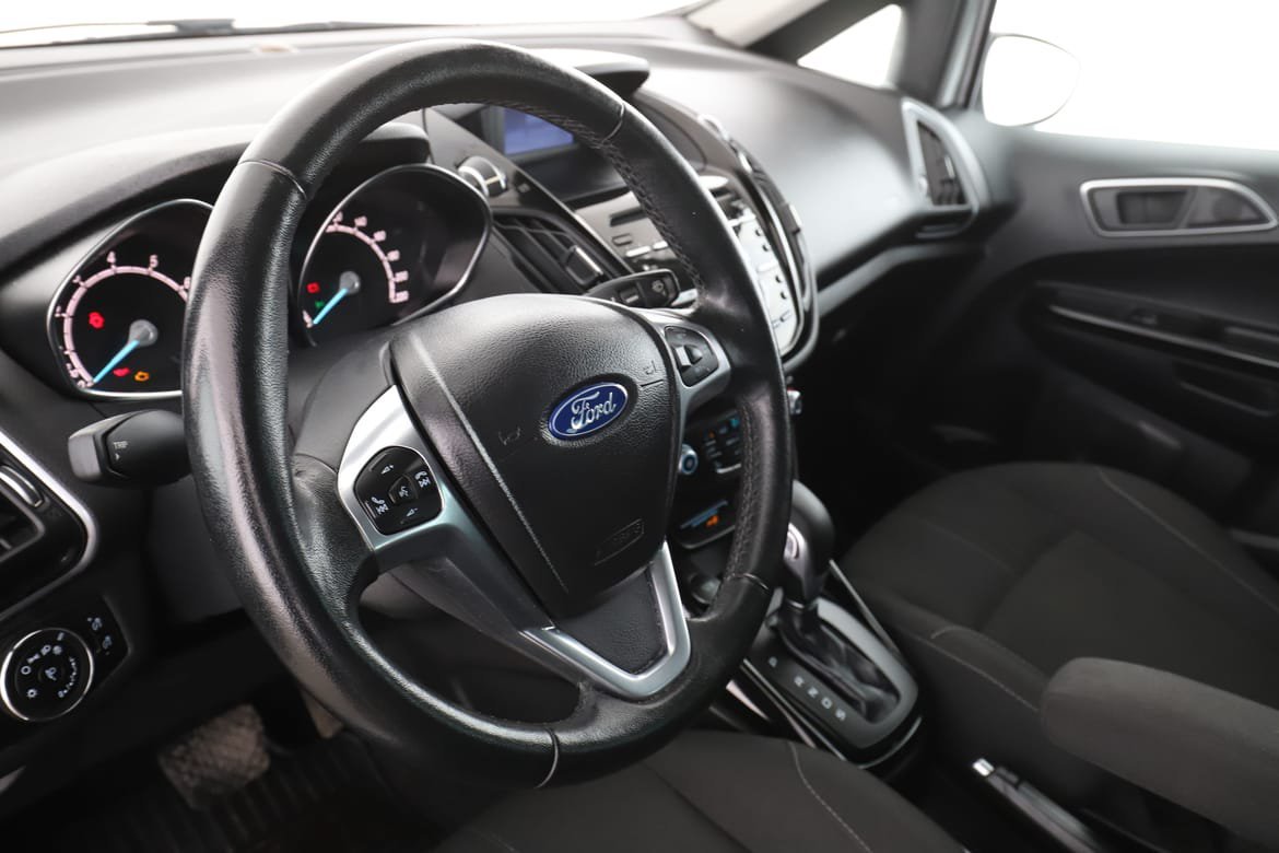 Vehicle Image 12