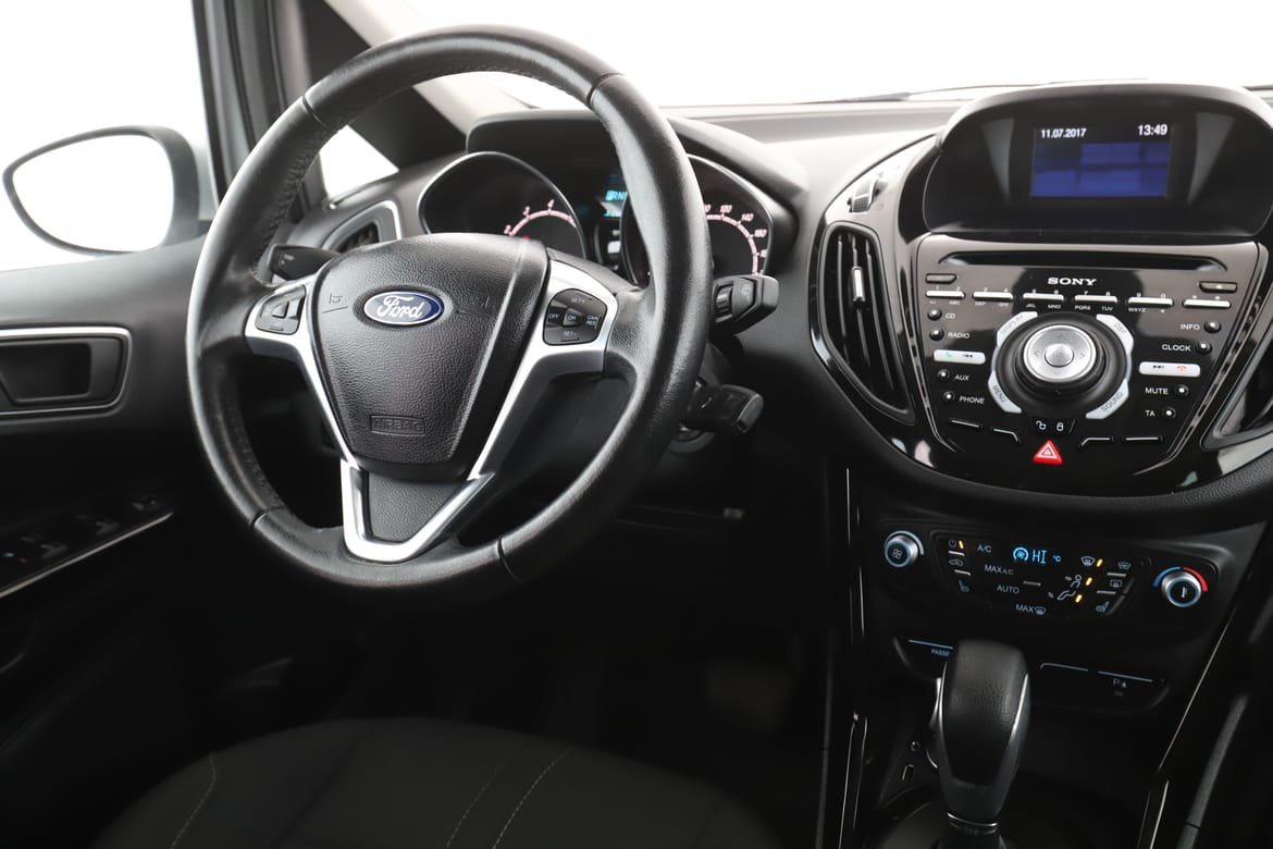 Vehicle Image 14