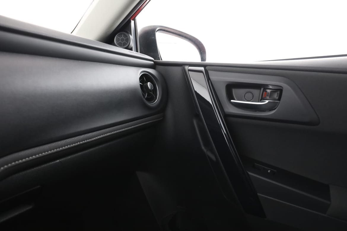 Vehicle Image 32