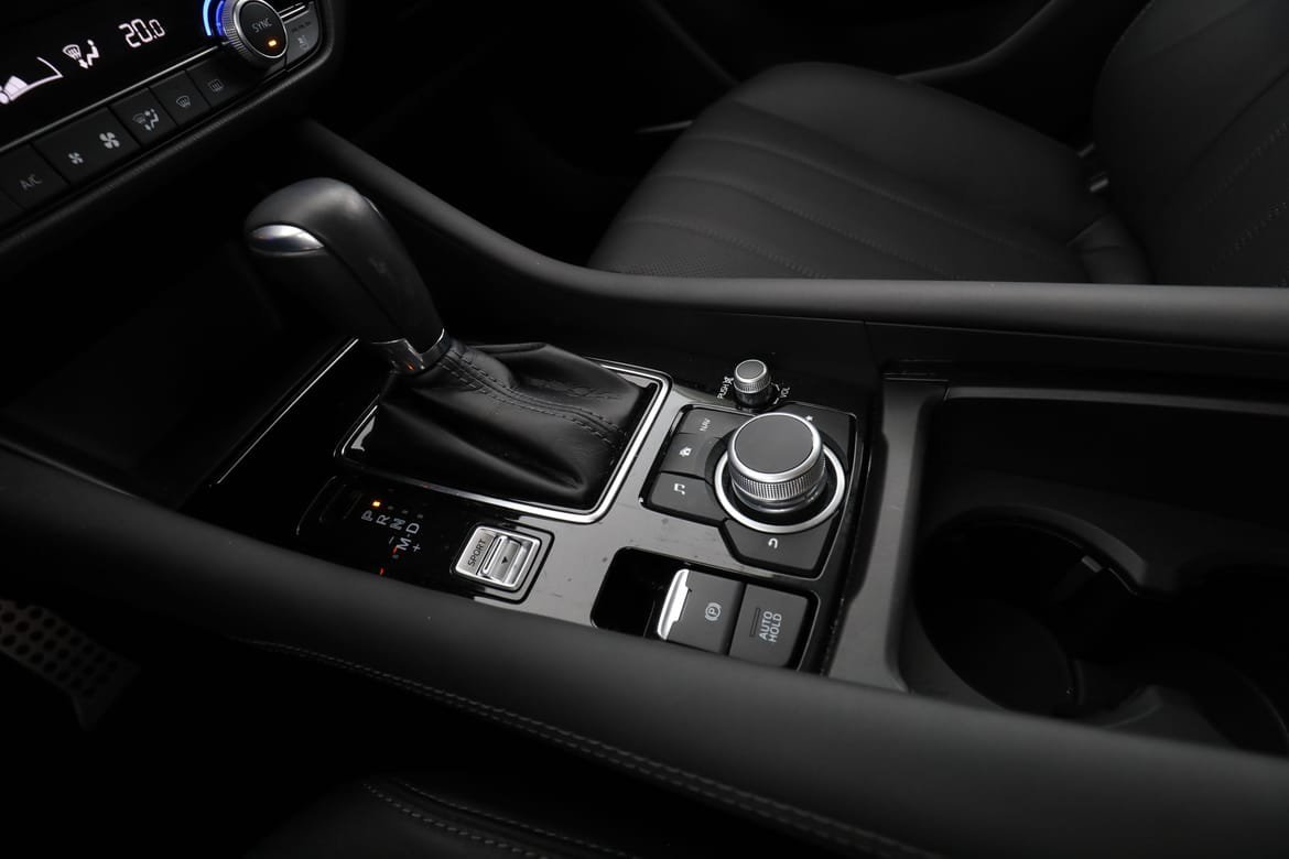 Vehicle Image 25