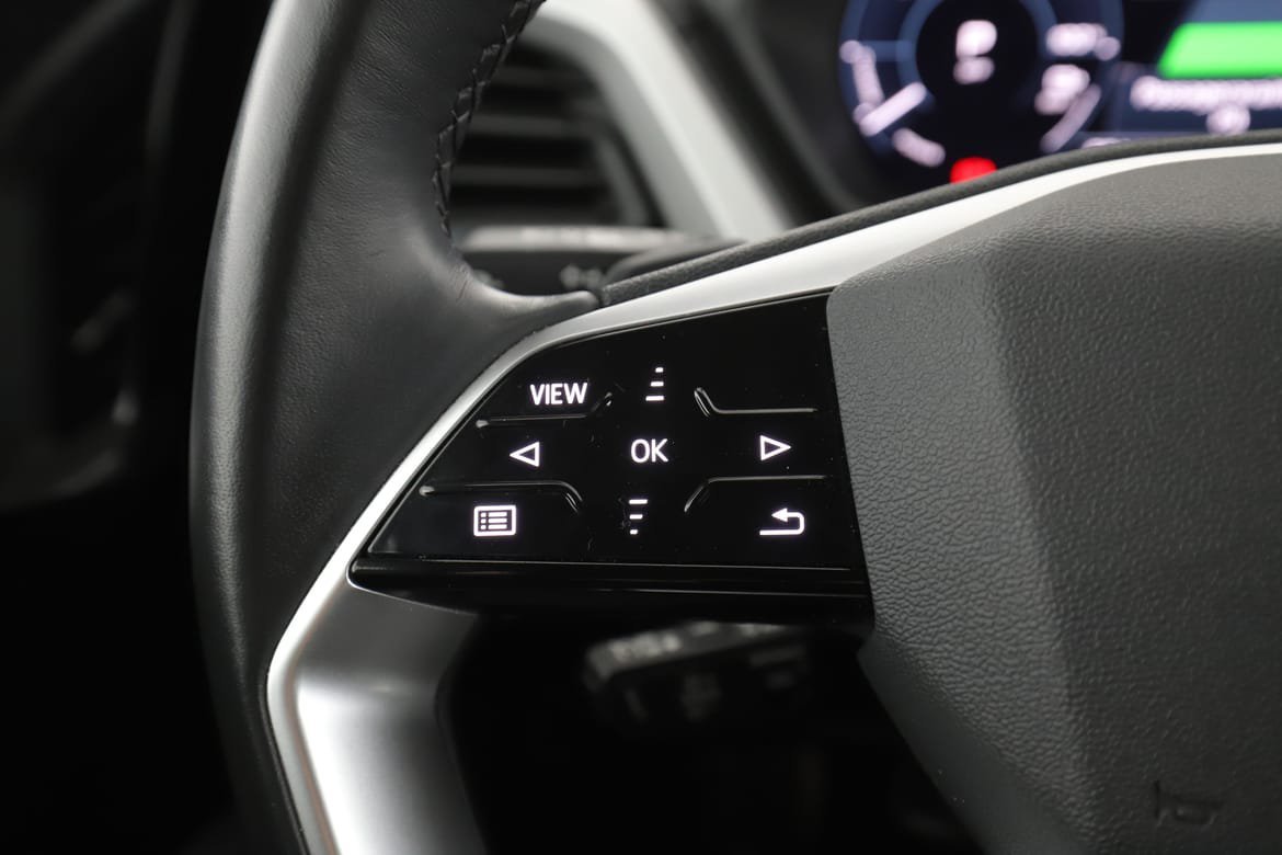 Vehicle Image 32