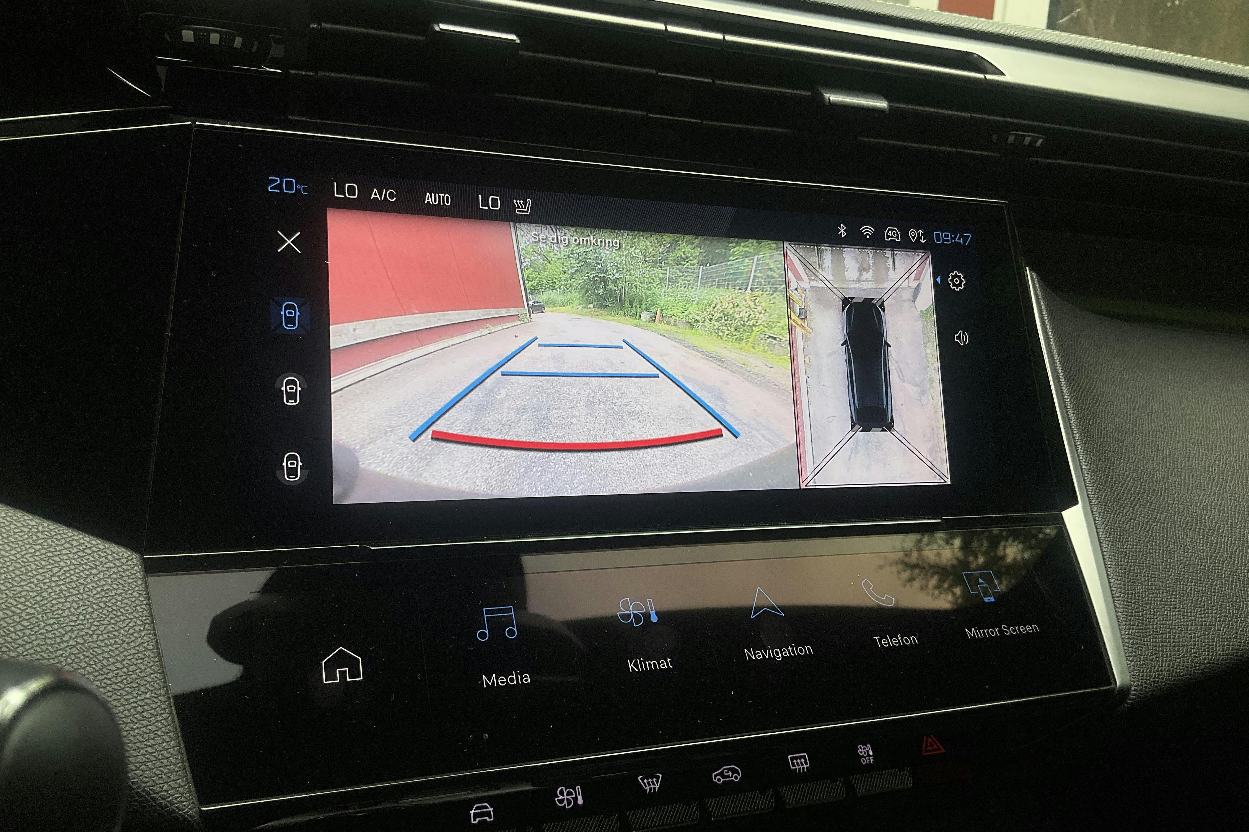 Vehicle Image 12