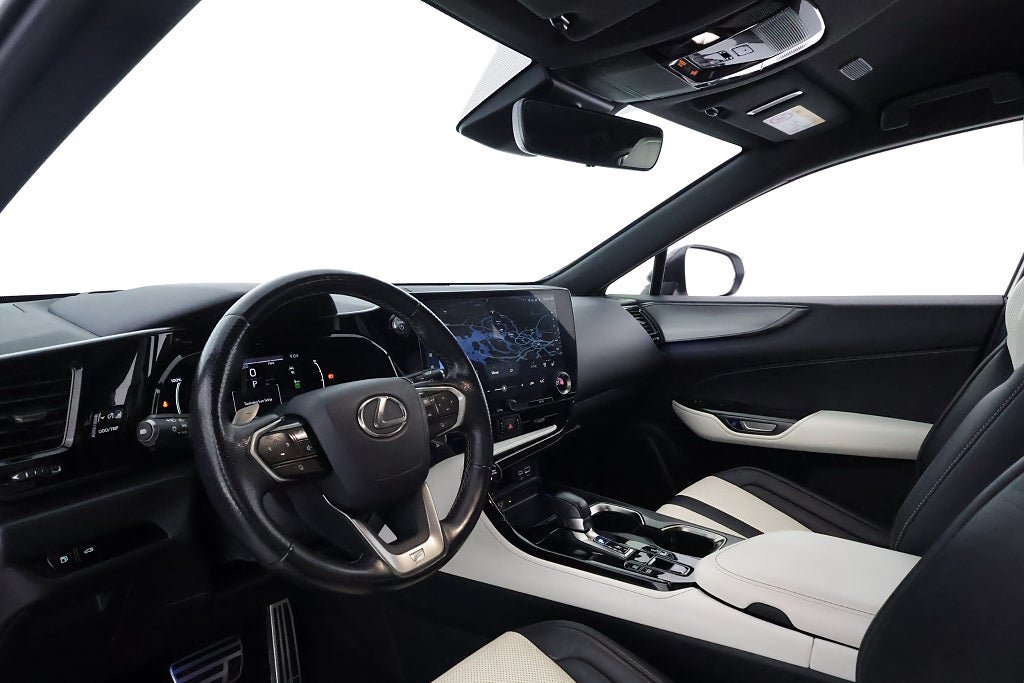 Vehicle Image 11