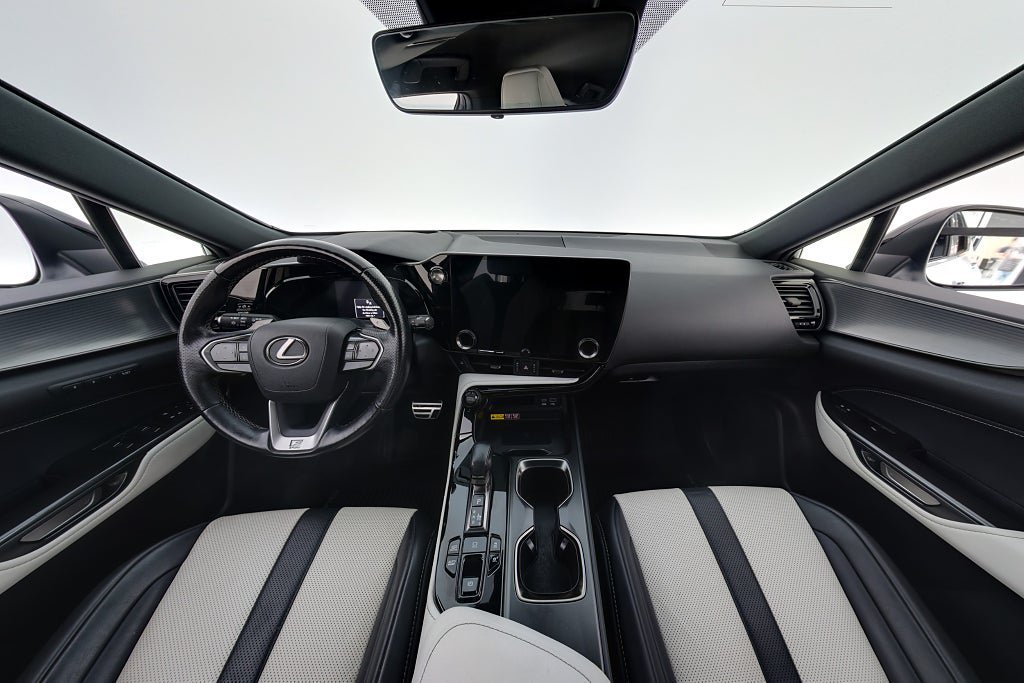 Vehicle Image 13