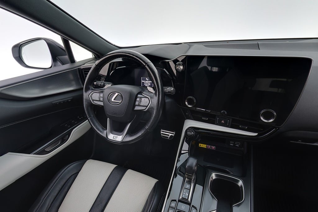 Vehicle Image 15