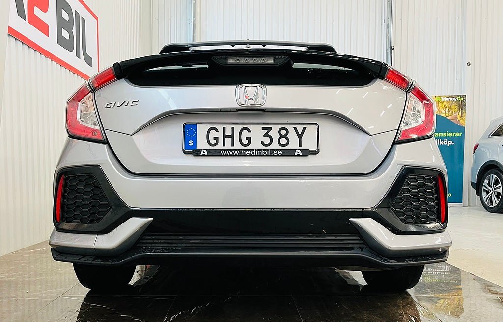 Vehicle Image 9