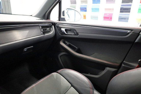 Vehicle Image 28