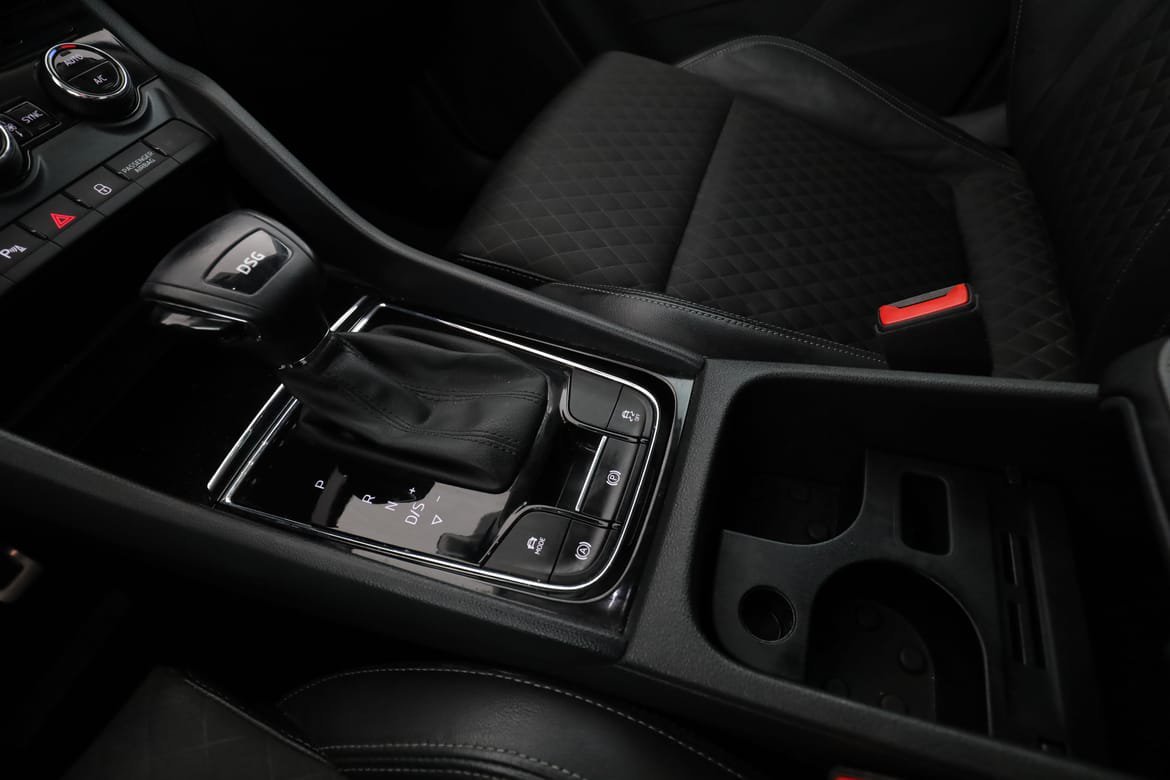 Vehicle Image 25