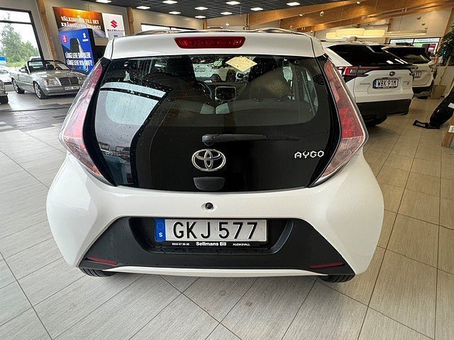 Vehicle Image 4