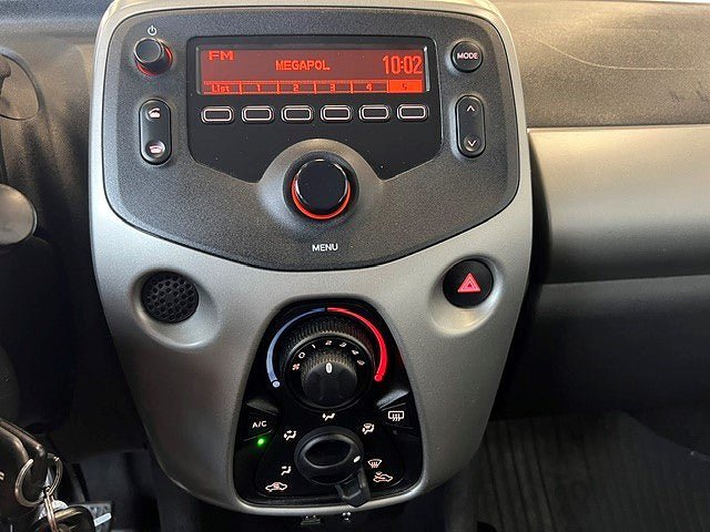 Vehicle Image 6