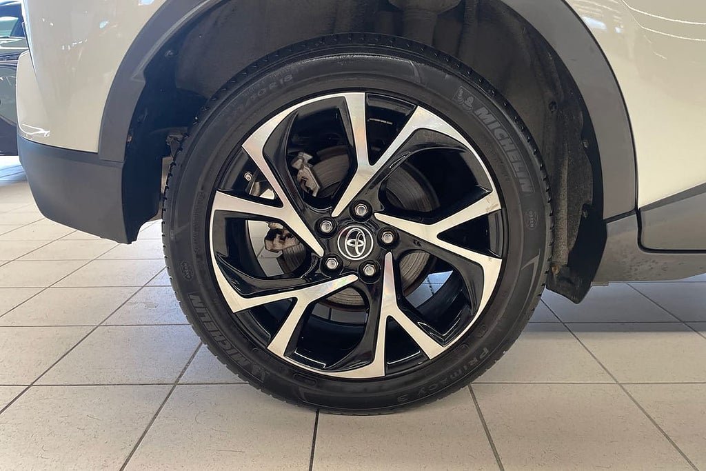 Vehicle Image 17